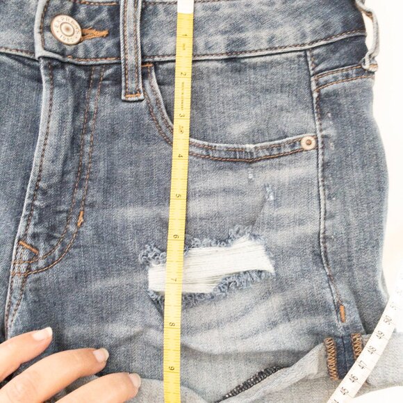 Express Stretch Performance Distressed Denim Shortie Relaxed Low Rise SZ 4 - Picture 5 of 8